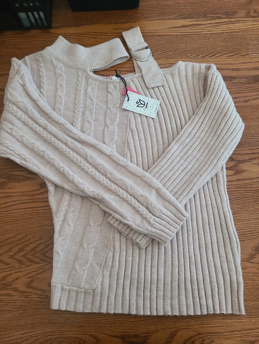 ANDREE BY UNIT Beige Asymmetrical One-Shoulder Cable Knit Sweater